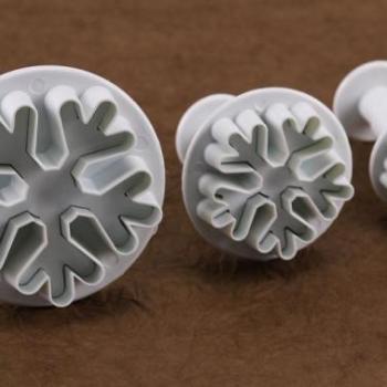 Hópehely kiszúró készlet – 3 db lekerekített forma tortákhoz kép