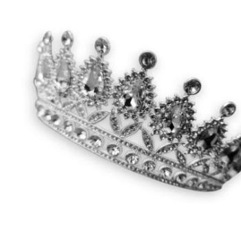 Kövekkel kirakott ezüst színű tiara tortadísz (átmérő: 16 cm, 6,5 cm magas) kép