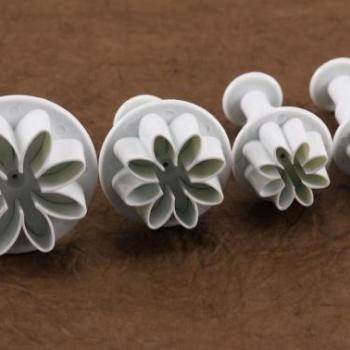 Margaréta formájú fondant kiszúró szett - 4 db, rugós kép