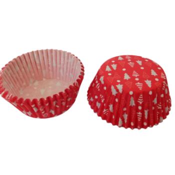 Piros alapon fehér fenyőfa mintás karácsonyi muffin papír 100 db kép