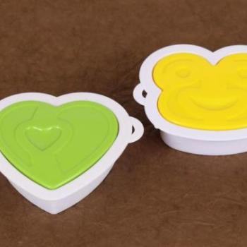 Szendvics kiszúró - Béka és szív mintával, gyerekeknek kép