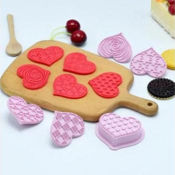Szív Alakú Sütikiszúró Készlet – 6 Részes Mintázóval kép