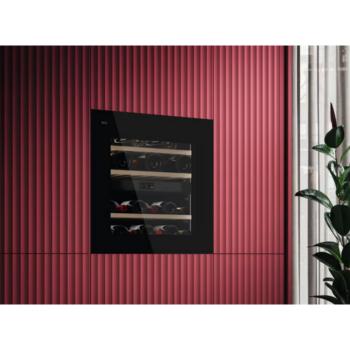 AEG AWCD280B6B beépíthető borhűtő fekete 60cm 26 palack kép